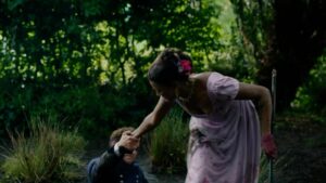 Bessie Carter Instagram - A big fat pile of S2 bloopers to get you excited for what’s to come in May and June. 
@bridgertonnetflix 
Enjoy ✨