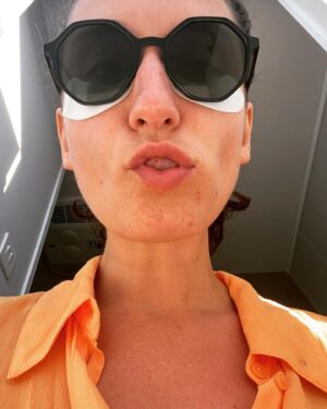Bessie Carter Instagram - The Sunglass Saga.

Ft wholesome reality pic