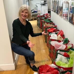 Beth Broderick Instagram - Happy Happy Holidays! ❄️

bit.ly/WitWisdomHappyHolidays
❄️ (link in bio)

#substack #thankful #holidayseason