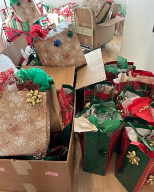 Beth Broderick Instagram - 34th year of bringing Xmas to the Good Shepherd Shelter. So grateful to my friends and family for helping to make it happen.  Blessed.  On we go ….