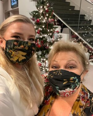 Beth Maitland Instagram - Pops concert tonight to hear this beauty play!  Gershwin, Sondheim, Puccini and more. Reminding us all to keep going. Keep playing. Keep on!  May every good thing be yours in the new year. With love from Beth and Em!  #operaSLO #galapops #nyemusic Emelia Banninger