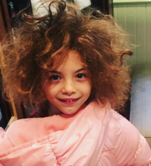 Beth Littleford Instagram - Coiffed as “disheveled” for a jokey photo at school #thathair