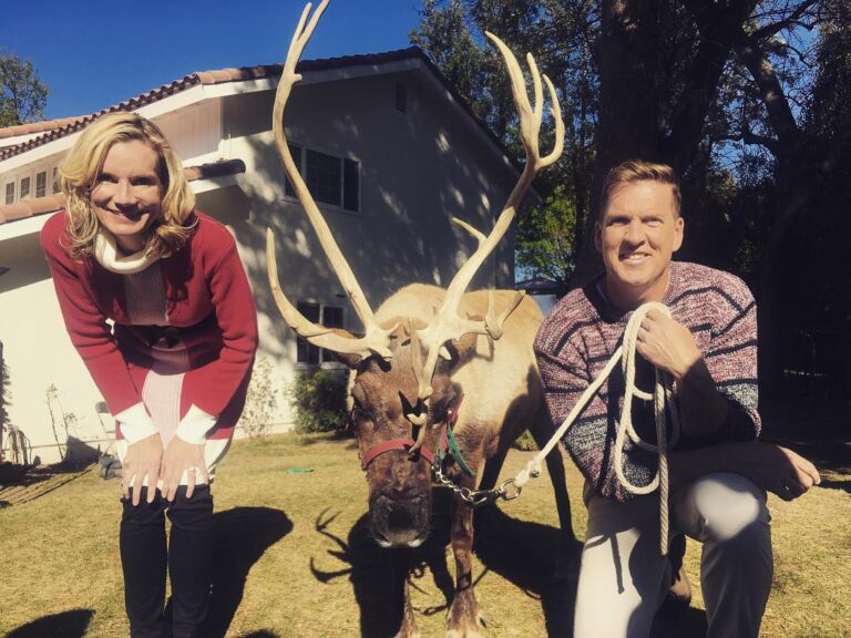 Beth Littleford Instagram - Back together with my #DogWithABlog husband @regan.burns shooting a #ChristmasMovie. Also in the cast: a real live reindeer!