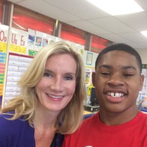 Beth Littleford Instagram - "With my sweet "ambassador" Davion (a big #DWAB fan) about to read #DrSeuss to a room full of adorable kindergarteners #Readacrossamerica" @_its.daedae