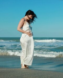 Actress Bethany C. Meyers HD Instagram Photos and Wallpapers April 2024