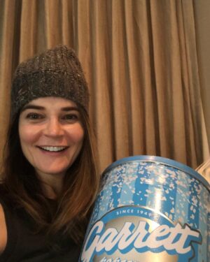 Betsy Brandt Instagram - Friday night with a taste of Chicago.  I ❤️ @GarrettPopcorn 💋