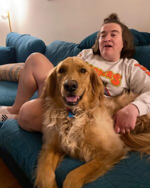 Betsy Sodaro Instagram - It's #nationalgoldenretrieverday so here's the best golden retriever I know! WILMA!!!!