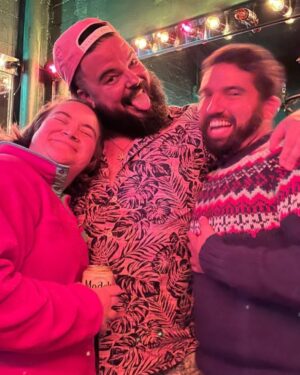 Betsy Sodaro Instagram - @nicolebyer took this perfect photo of us after we did POWER HOUR.  It was a perfect night!