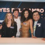 Betsy Camino Instagram - Ya vamos al aire por @canal13cl en @quedicechile13 🙌🏾🙌🏾🙌🏾🙌🏾🙌🏾 Es q esta buenísimo , se aprende y se goza !!!! Somos LOS REYES DEL MAMBO !! @mesiasvega @alvaromreyes @sita_evelyn Q gran equipo !!!! Mi vestido de mi @byc_boutique_ ☺️ Pelito de mi @byc_salon 😊
