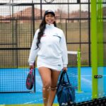 Betsy Camino Instagram - Full equipada junto a TD @betsycamino 💪 Encuentra el vestuario que necesitas para Tenis y Padel en www.TDeportes.com