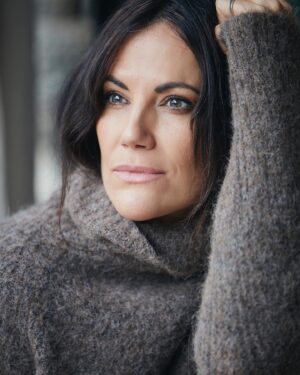 Bettina Zimmermann Instagram - „I hope the Russians love their children too…“ I know they do….. Russia stand up….. stop this war! Stay with Ukraine #stingsongtext  #stopthiswar #staywithukraine #terrified #russiawakeup #stopputin #peaceforukraine photo @nelakoenig