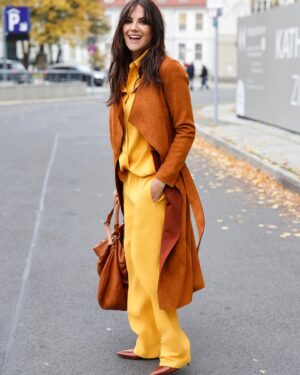 Bettina Zimmermann Instagram - Lasst Euch die Laune am Wochenende nicht verderben, ein bisschen Farbe tut gut….. Wünsche Euch ein tolles Wochenende!  P.S.: Welche Farbkombi gefällt Euch am besten?! Oder gehört Ihr zu den schwarz/grau Trägern?! #herbstlaune #farben #seidensticker #essentials @seidensticker_com #meineeigenekollektion photos: @franziskakrug_getty ….Basics aus meiner Seidensticker Kollektion ab sofort bei Seidensticker.de erhältlich //Werbung