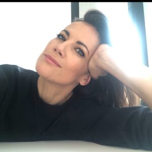 Bettina Zimmermann Instagram - ....irgendwelche Vorschläge für heute?! #undwasmachtihraneinemregentagimlockdown #wochenende