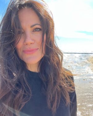 Bettina Zimmermann Instagram - Der Sommer ist jetzt wirklich vorbei….. jetzt kommen wieder Zeiten zum „drinnen Einkuscheln“….. hat auch was Schönes….. Morgen bin ich übrigens ab 16:30 Uhr bei Möbel Hesse in Garbsen bei Hannover und stelle dort meine neue Möbelkollektion Just b! vor. Vielleicht hat ja Jemand von Euch Lust vorbei zu schauen- würde mich freuen😉 #summerisover #autumn #zeitzumeinkuscheln #justbe @moebelhesse @musterring // Werbung wegen Markennennung