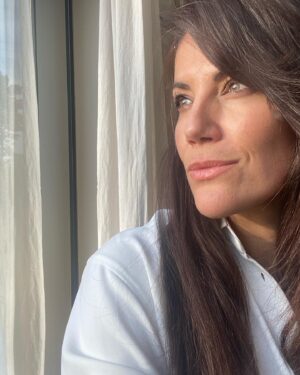 Bettina Zimmermann Instagram - Liebes 2022,
Du warst für die Welt brutal, herausfordernd,intensiv…. Man möchte Dich nur abhaken. Dankbar bin ich dennoch für viele schöne Momente im Privaten…. Liebes 2023,
Ich hoffe Du hast positive Überraschungen für die Welt parat…..Rutscht gut rein und auf ein hoffentlich ruhiges, positives, friedvolleres 2023! Feiert Ihr ruhig oder macht Ihr Party?! #newyear #2022 #2023