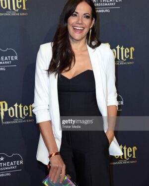 Bettina Zimmermann Instagram - Was für eine magische Premiere….. das Theaterstück „Harry Potter und das verwunschene Kind“ verzaubert einen von Sekunde eins an. Ein tolles Erlebnis voller magischer Illusionen…..großartig….. sehr zu empfehlen #harrypottertheaterde #cursedchildde  @hptheaterde @mehrtheaterhamburg Werbung