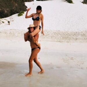 Betty Monroe Instagram - Cuando quieres regresar a la playa !!! @damamenes  por un se repita 😃