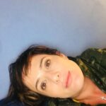 Betty Monroe Instagram - Mi cara de no querer tener nervios . Concentrada. Con frío y a tres de entrar a mi mayor sufrimiento 😷DENTISTA @arciniegadentaloffice