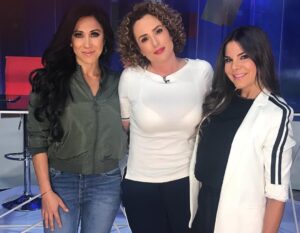 Betty Monroe Instagram - Me gusta mucho verlas , son muy divertidas 💋 @monanoguera @vielkatv  las quiero 💋 @blablashow.tv