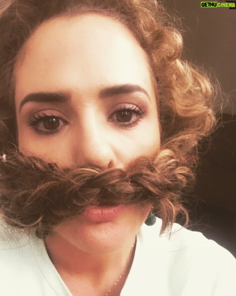Betty Monroe Instagram - Señora bigotes 〰️😝😈