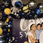 Beyza Şekerci Instagram - 5 Ekim🪐 Can 5🚀 Zaman nasıl geçti de 5 yaş kutladık inanamıyorum. Kucağıma aldığımdaki o kokun hala burnumda. Hayatımıza gelişin, hayatına bizi dahil edişin dünyadaki en güzel duygu🫶🏻iyi ki doğdun CAN’ımız💫 📷 @alevdurmusoglu 🤍