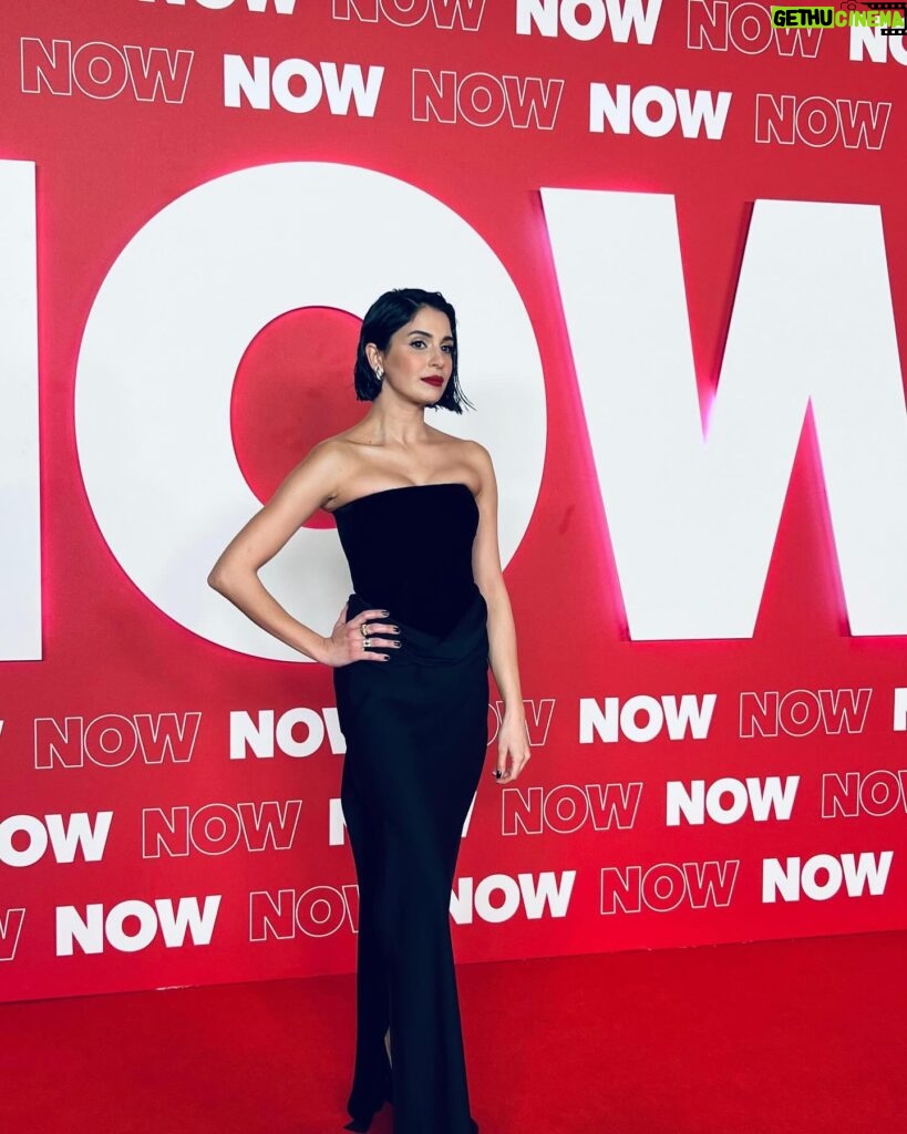 Beyza Şekerci Instagram - Bu gece Fox şimdi Now @nowtvturkiye ❣️ #foxşimdinow Styling @rutkayozis Saç @nurisekerci @moodmodetr Makyaj @hidayetkorkmaz_