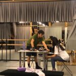 Beyza Şekerci Instagram - Sondan başa Kim Bu Ben🫠 10-11 Mayıs Moda Sahnesi 26 Mayıs İzmir İstinyeart 31 Mayıs Fişekhane @omcelik @nesly.arslan @hepileriengin @tiyatro.in @kimbuben.tiyatro.in