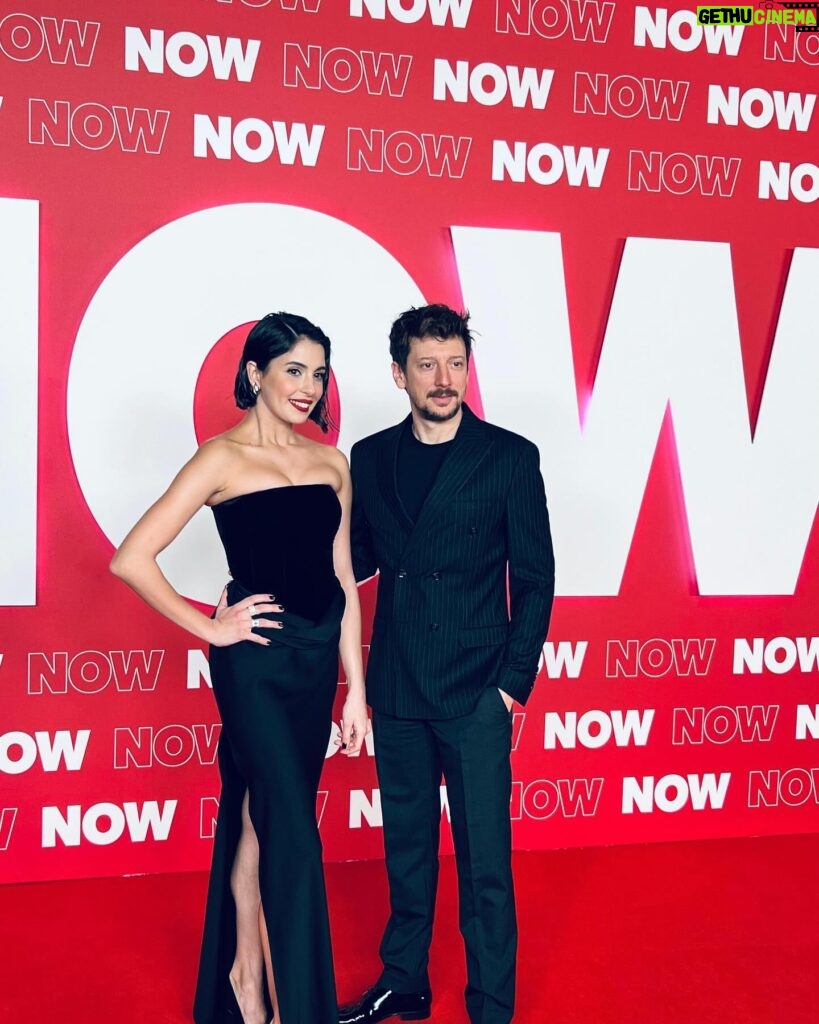 Beyza Şekerci Instagram - Bu gece Fox şimdi Now @nowtvturkiye ❣️ #foxşimdinow Styling @rutkayozis Saç @nurisekerci @moodmodetr Makyaj @hidayetkorkmaz_