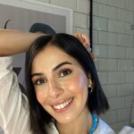 Beyza Şekerci Instagram - 5 ürün ile şöyle ışıltılısından bir günlük makyaj yaptım🫶🏻Vazgeçemediklerimi ayrıca hikayede paylaşırım🙌🏻
