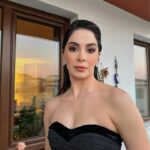 Beyza Şekerci Instagram - Dün gece, @prestijmeselesifilm galasından❤️ bir kez daha hayran oldum sana @hepileriengin muhteşemsin🥂 Styling @eylulyulker @roomtr 🌻