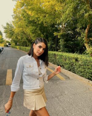 Beyza Şekerci Instagram - Ayağımın tozuyla atmışımdır kendimi🤍🤞🏻