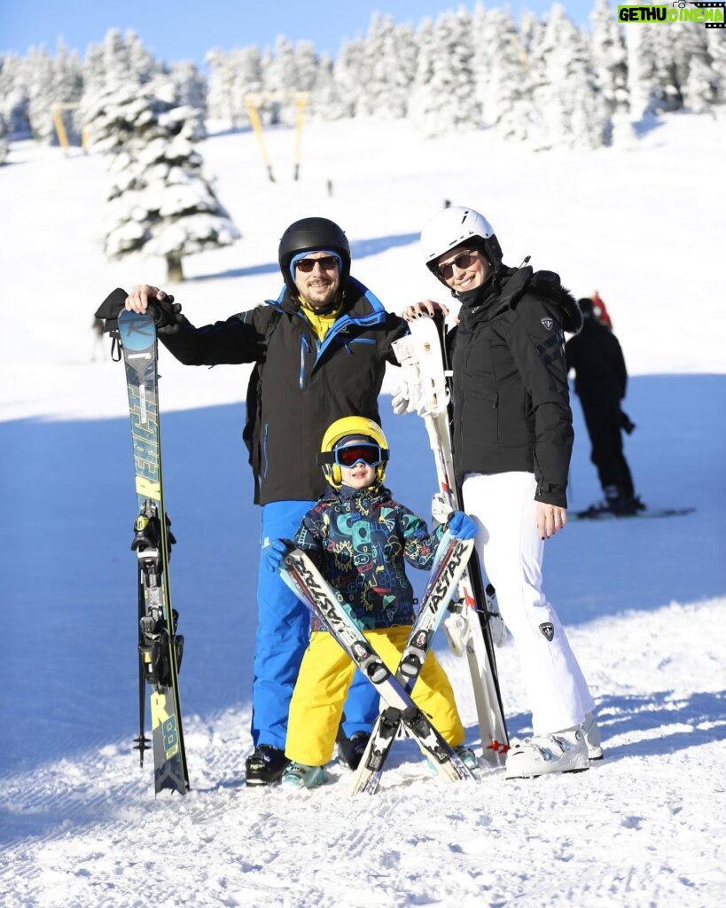 Beyza Şekerci Instagram - 48 saatlik kar maceramızın özeti❄️☃️⛷️ Kar bize gelmiyorsa biz kara gideriz😉