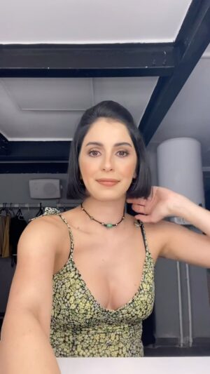 Beyza Şekerci Instagram - “Kim Bu Ben” Hazırlık Vol 2🎀
Neslişimin süprizleri de var💫 @nesly.arslan