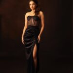 Bhagyashri Borse Instagram - 🎄❤️ It’s me, hi I’m the present It’s me.