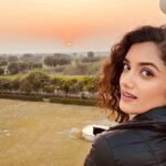 Bhagyashri Borse Instagram - Did your heart skip a beat too? ☀️ #sunsets~#beginnings