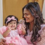 Bharatha Naidu Instagram – Mom and daughter first photoshoot🧿. My baby @laya_bharath across one year🫰. Happy to announce 👋👋. 
My baby model 🔥🔥🔥🔥

Thankyou so much whole team.  Very comfortable and hygiene place. My daughter enjoy the circumstance…

Pics : @ababycompanyindia 
Costume: @fascinodresses_by_shyn 
  @shyn_fascino
Makeup : @kayal_oviyam