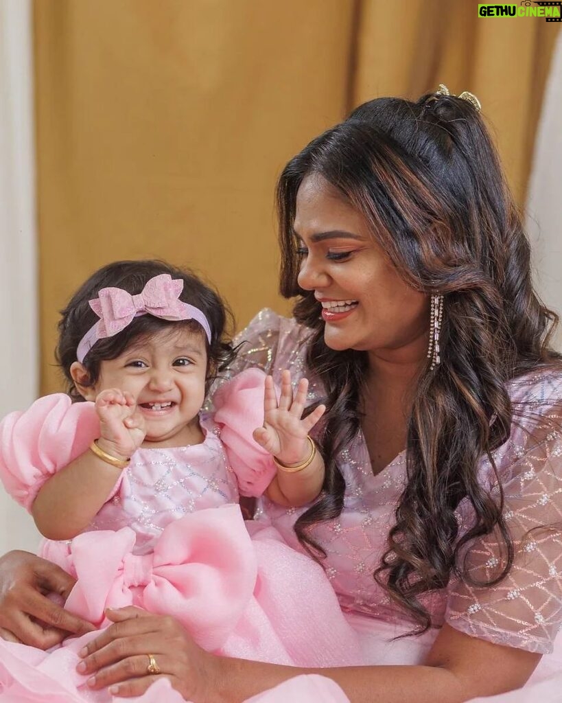 Bharatha Naidu Instagram - Mom and daughter first photoshoot🧿. My baby @laya_bharath across one year🫰. Happy to announce 👋👋. My baby model 🔥🔥🔥🔥 Thankyou so much whole team. Very comfortable and hygiene place. My daughter enjoy the circumstance... Pics : @ababycompanyindia Costume: @fascinodresses_by_shyn @shyn_fascino Makeup : @kayal_oviyam