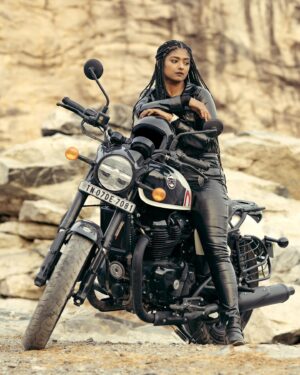 Bhoomi Shetty Instagram - Not all storms bring destruction,
Some bring liberation 🌟🧿
.
.
.
.
.
Photography @maidana.evaphotofilms 
Styling @_shilpa_hegde 
MUA @that_tyagi_girl 
Production @parashu.films 
.
.
.
.
.
.
.
.
#alittlebrowngirl #bhoomishetty #actor #biker #braids #hairgoals #royalenfield #ride #grip #motorcycle #motogirl #bikersofinstagram #sandalwood #tollywood #kollywood #mollywood