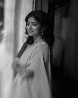 Bhoomi Shetty Instagram - The stars nodded,
The ocean agreed,
The flowers chorused,
"Bloom now---bloom free".
-------rise again. 
.
.
.
📸 @balajimanoharphotography 
.
.
.
.
.
.
.
.
.
.
#alittlebrowngirl #bhoomishetty #actress #biker #saree #photooftheday #photowalk #grateful #traditional #girlnextdoor #digitalart #flowers #viral