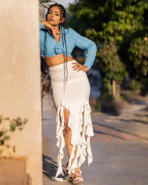 Bhoomi Shetty Instagram - You are art.
Create yourself over & over……
🌸🧿
.
.
Photography @maidana.evaphotofilms 
Production @parashu.films 
Styling @_shilpa_hegde 
MUA @that_tyagi_girl 
.
.
.
.
.
.
.
.
#alittlebrowngirl #bhoomishetty #actor #biker #braids #photooftheday #photoshoot #lookinspiração #girl #hairfashion #love #streetstyle #streetphotography #healthylifestyle #fashion