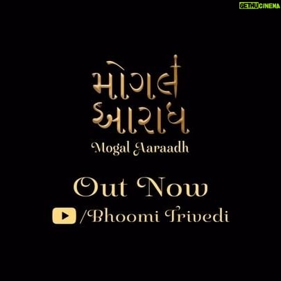 Bhoomi Trivedi Instagram - રૂડો અવસર આવ્યો છે , મા ની છડી પોકારો , આહવાન કરી જોડાવો… ભક્તિ મા તરબોળ થઇ , માતા જી ને ગરબે ગવડાવો 🙏 ✨ Singers : @bhoomitrivediofficial & @piyugadhvi Composer : @bhoomitrivediofficial Lyricists : Suresh Barot, Shri Rupali Baa, Kavi Jivan. Music Produced : @KeshavTyohar Sarangi : Farhan Dhol : Iqbal Ahmed Shaikh & @kadir_s_555 Mix & Master : @mixedbyhanish Video Credits Artist : @bhoomitrivediofficial, @piyugadhvi, @kadir_s_555, @Faarhankhan10 Executive Producer : @radhika188 Directed by : @blackacidproduction Make Up & Hair : @sunilsingh.2, @sonalghorpade.111 Stylist : @styledbysujata Stylist Assistants : @sia_03_ , @vvaarttikaa Interns : @ashwinishajigeorge13 , @stylebyrounak_ Green Outfit Look :- Outfit : @soniyagoffocial Jewellery: Earrings - @chotteylalsons Rings - @allthatglitters.jewellery Yellow Outfit Look :- Outfit : @shraddharambhia_official × @viralmantra Jewellery: Necklace and Bracelets - @sicajewellery Earrings- @putstyle07 Rings- @allthatglitters.jewellery White Outfit Look :- Outfit : @vastra_by_ps Jewellery: Earrings - @tsaraofficial Rings - @allthatglitters.jewellery Bracelet - @chotteylalsons Production Team : @Dheeraj_dewittz @daksh_dk7 , @_.kartikparmar Art : @abcd.productionhouse [ Devotional, Spiritual, New Song, Navratri, Mogal Maa, Mata Ji, Kayam Bhegi Bhediyawadi Mogal ]