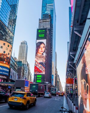 Bhoomi Trivedi Instagram - 🚨 OMG 💥
This is absolutely beyond dreams , Featuring at Newyork’s Time Square for Spotify “Equal”. Waking up to this feather 🪶 ❤️
Thank you @spotifyindia @spotify for featuring & embracing My Work 🙏 
 
#NewYork #timesquare #BhoomiTrivedi #Spotify #spotifyIndia #spotifyplaylist #spotifyEqual #music #work #grateful
