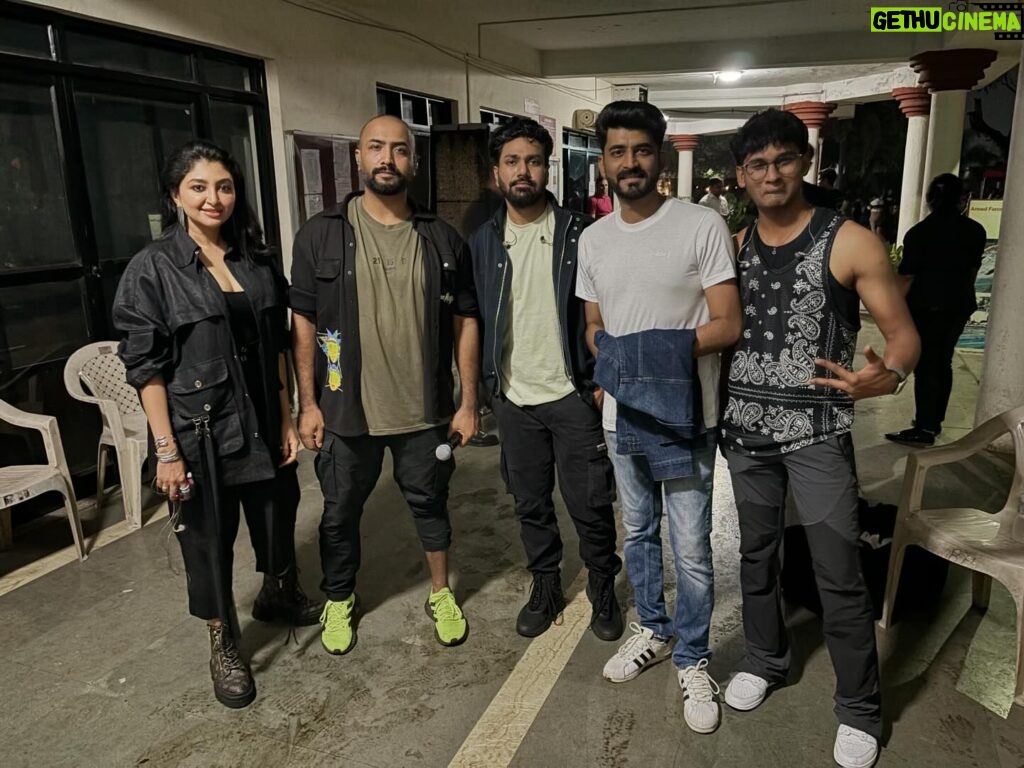 Bhoomi Trivedi Instagram - Mithoon Live at Armed Forces Medical College ✨ One with the team ✨