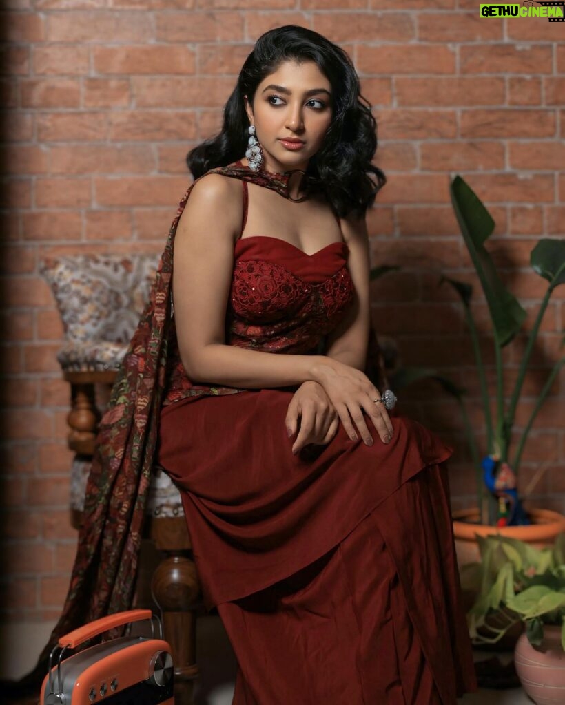 Bhoomi Trivedi Instagram - 🥀 Stylist :- @styledbysujata Style Team :- @ashwinishajigeorge13 Outfit:- @tyoharofficial Jewellery:- Earrings and bracelet: @vanijewels_byvaidehi Ring : @chotteylalsons 📸 @Dheeraj_dewittz