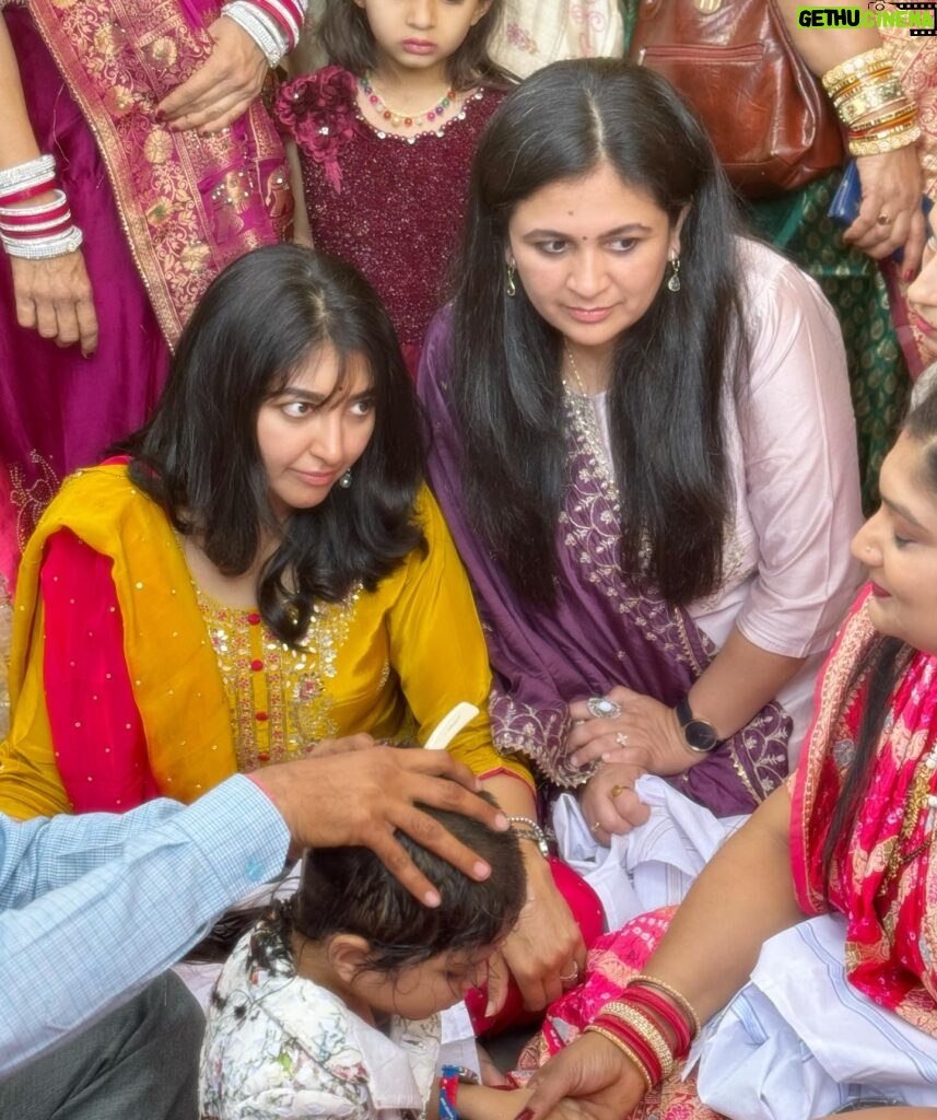 Bhoomi Trivedi Instagram - At Becharaji 🙏🙏 #Bahucharaji #family #traditions #rituals #Gujarat