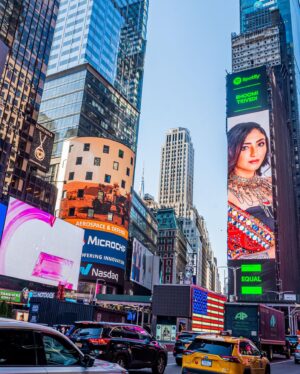 Bhoomi Trivedi Instagram - 🚨 OMG 💥
This is absolutely beyond dreams , Featuring at Newyork’s Time Square for Spotify “Equal”. Waking up to this feather 🪶 ❤️
Thank you @spotifyindia @spotify for featuring & embracing My Work 🙏 
 
#NewYork #timesquare #BhoomiTrivedi #Spotify #spotifyIndia #spotifyplaylist #spotifyEqual #music #work #grateful