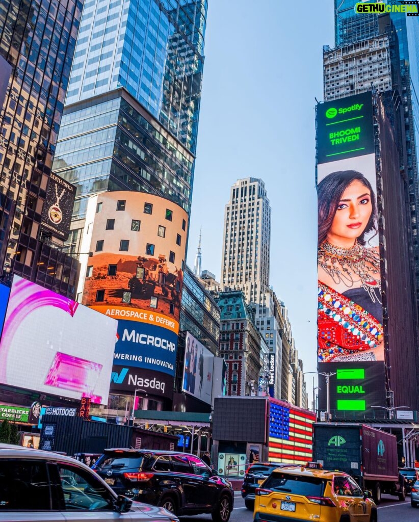 Bhoomi Trivedi Instagram - 🚨 OMG 💥 This is absolutely beyond dreams , Featuring at Newyork’s Time Square for Spotify “Equal”. Waking up to this feather 🪶 ❤️ Thank you @spotifyindia @spotify for featuring & embracing My Work 🙏 #NewYork #timesquare #BhoomiTrivedi #Spotify #spotifyIndia #spotifyplaylist #spotifyEqual #music #work #grateful