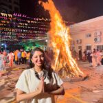 Bhoomi Trivedi Instagram - आपके जीवन के सारे कष्ट होलिका दहन में जलकर राख हो जाएं और आपके जीवन में खुशियां ही खुशियां हों होलिका दहन पर्व की हार्दिक शुभकामनाएं 🙏🙏