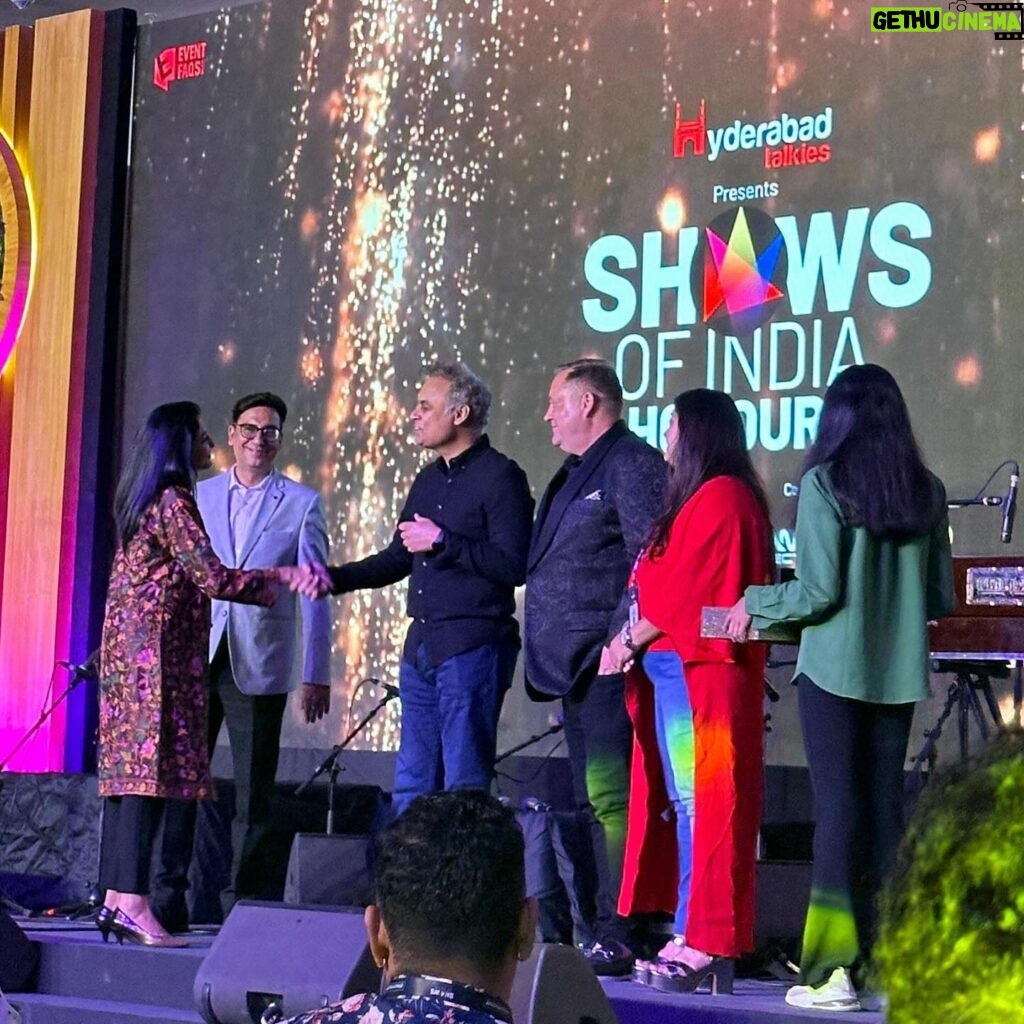 Bhoomi Trivedi Instagram - Thank you @showsofindia for honouring my work. Evening be special when meeting precious people ❤️