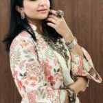 Bhoomi Trivedi Instagram – Styled by: @styledbysujata 
Outfit: @sshilpasamriya
Jewellery:- Earring &Ring:- @anthajewels
Neckpiece & Bracelet – @silver.kiosk